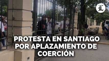 PROTESTA EN SANTIAGO POR APLAZAMIENTO DE COERCIÓN DE POLICÍA QUE MATÓ A DONELLY