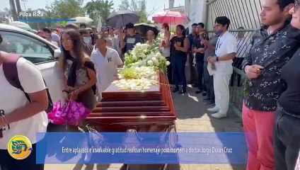 Entre aplausos, despiden en UV Poza Rica a Jorge Durán Cruz