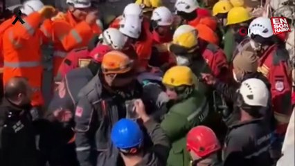 Afet bölgesindeki Tacikistanlı ekip, minik bebek ve babasını sağ çıkardı