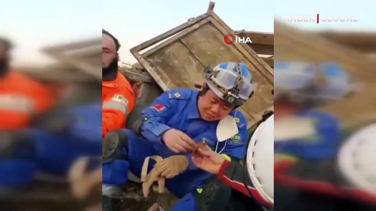 Türk ekiplerden Çin arama kurtarma ekiplerine, ekmek arası otlu peynir ikramı yürekleri ısıttı