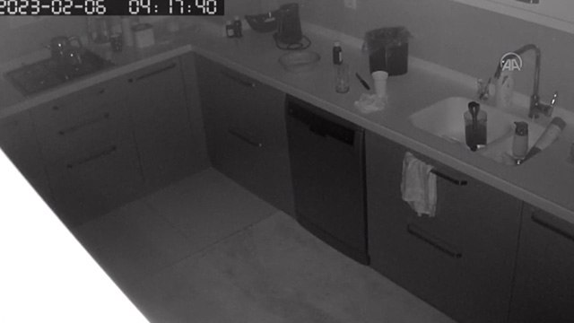 Deprem anı güvenlik kamerasında