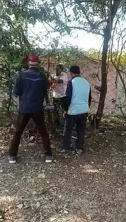 मूक बधिर छात्रावास परिसर में पर्यावरण प्रेमियों ने किया श्रमदान