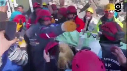 Gaziantep'te 9 yaşındaki Semih depremin 156. saatinde sağ olarak kurtarıldı