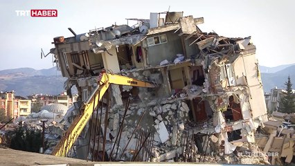 Kepçe operatörünün deprem sonrası zor kararı