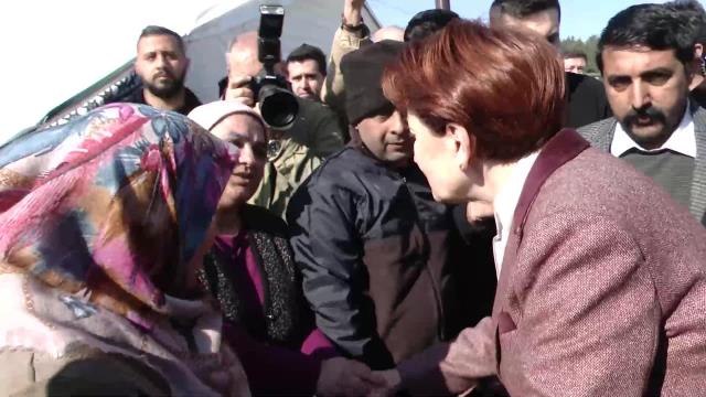 Meral Akşener, Nurdağı'nda Çadırkenti Ziyaret Etti… Akşener'in Dinlediği Depremzede: Yiyecek Konusunda Bir Sıkıntı Yok. Bizim İstediğimiz Temizlik