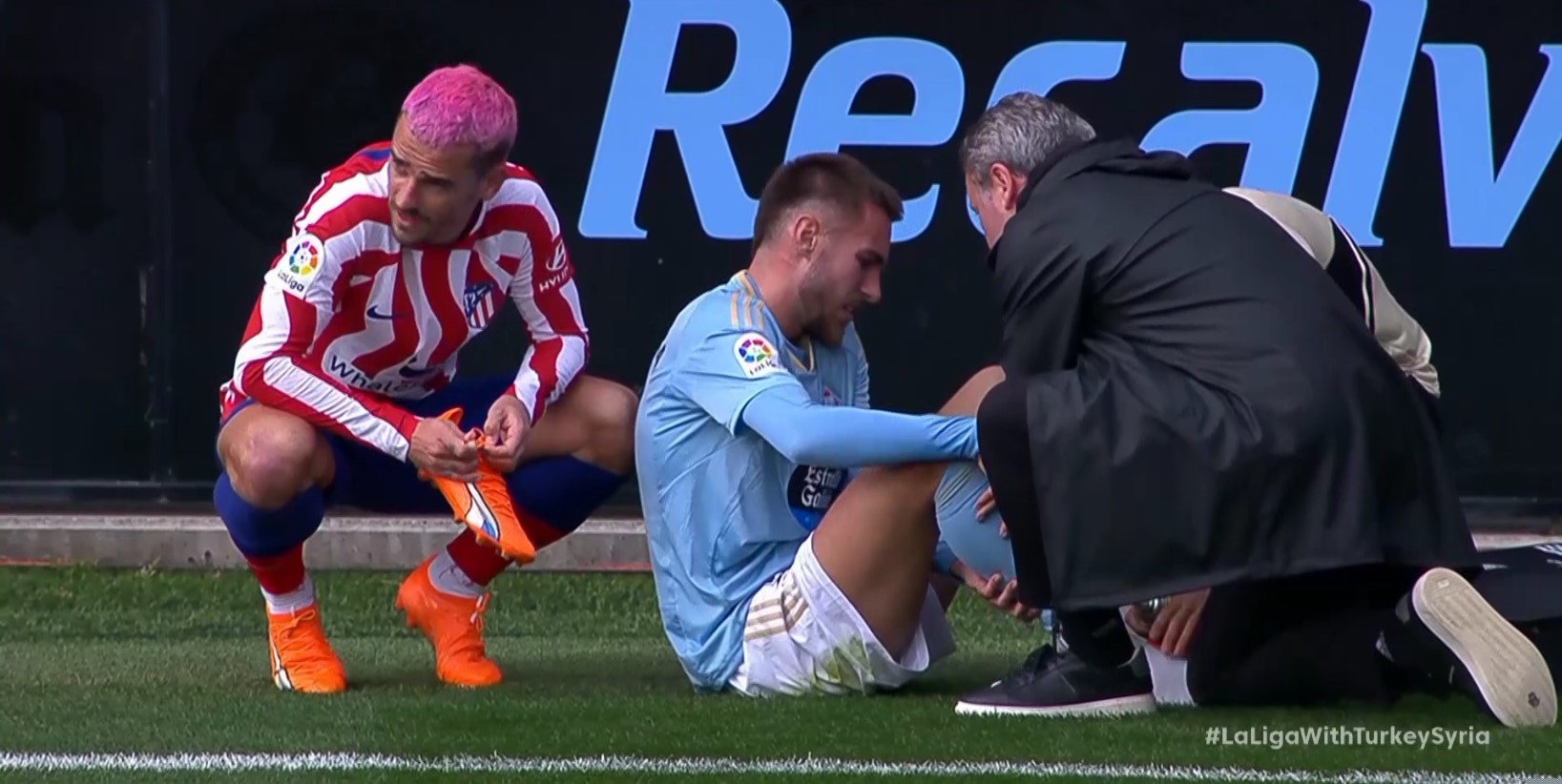 La Liga : Antoine Griezmann aide son adversaire à refaire ses lacets
