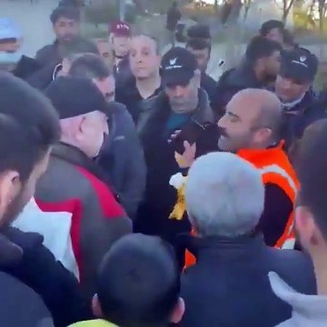 Arama-kurtarma görevlisi Ümit Özdağ'a isyan etti: Biz depreme odaklandık, yok Hristiyan, yok Suriyeli, bu lafları duymaktan bıktık