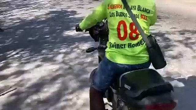 Dust Devil Tornado in Colombia - Tornado de diablo de polvo en Colombia