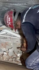 Amasyalı madenci elleriyle kazdığı enkazdaki kadının yüzünü böyle yıkadı