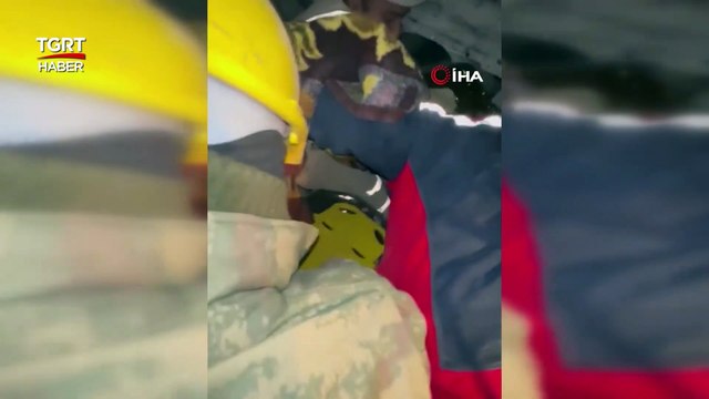 Amasyalı Madenci Elleriyle Kazdığı Enkazdaki Kadının Yüzünü Böyle Yıkadı - TGRT Haber