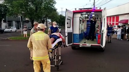 Moto fica destruída após colisão com carro ao lado do Shopping JL