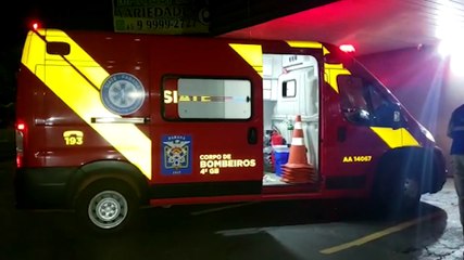 Moto desliza em mancha de óleo e piloto fica ferido na Rua Jacarezinho