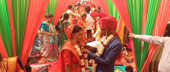 SURAT VIDEO: वैदिक मंत्रोच्चार के साथ हुआ सामुहिक विवाह