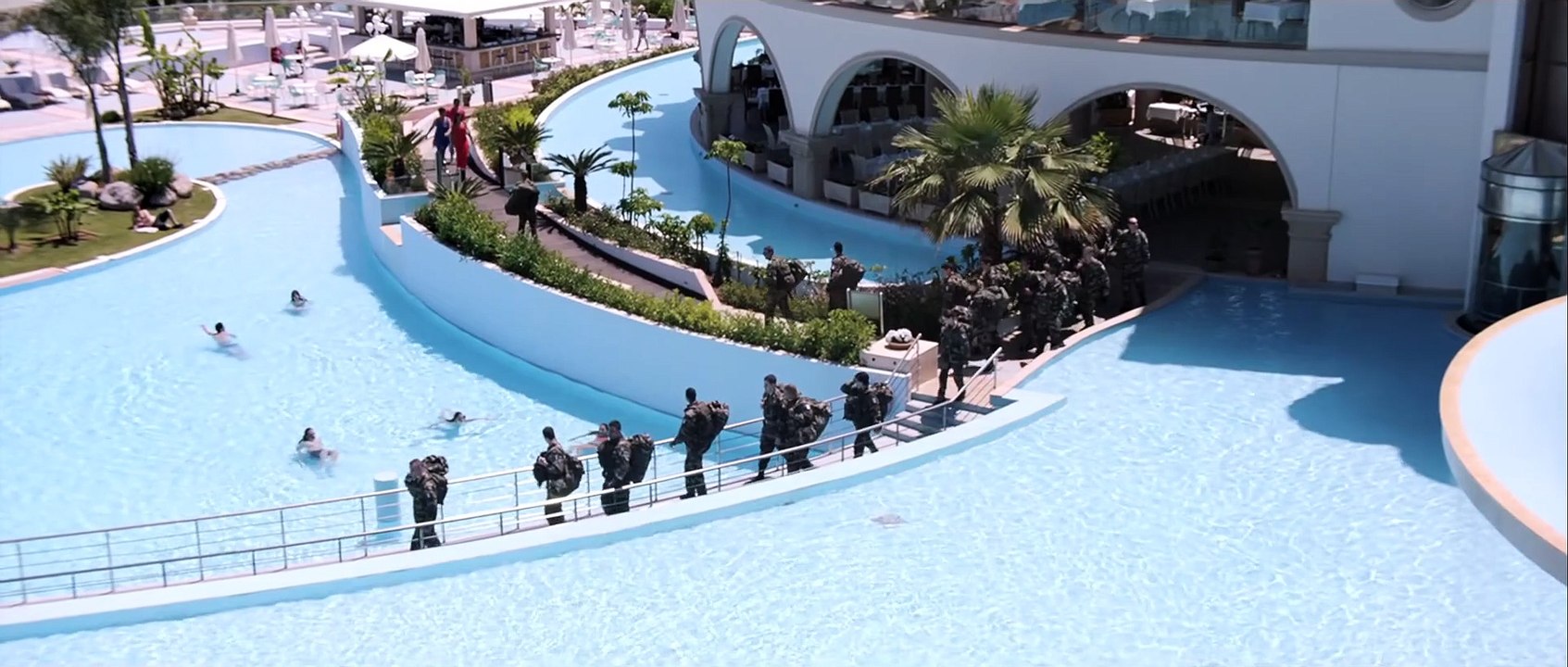 VOIR DU PAYS de Delphine et Muriel Coulin avec Soko et Ariane Labed