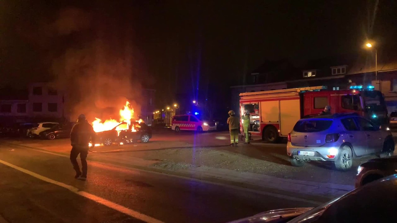 Feu de voiture - rue de la Marlière, Mouscron - dimanche 12 février 2023
