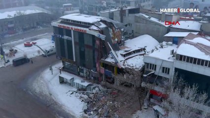 Elbistan'daki depremin etkileri havadan görüntüleri! Enkazların üstü kar altında kaldı