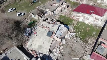 Deprem köyleri de yerle bir etti, sadece bu köyde 33 kişi hayatını kaybetti