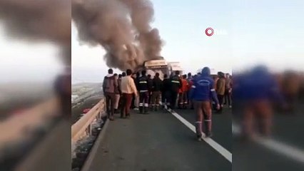 Deprem bölgesine vinç taşıyan tır yandı