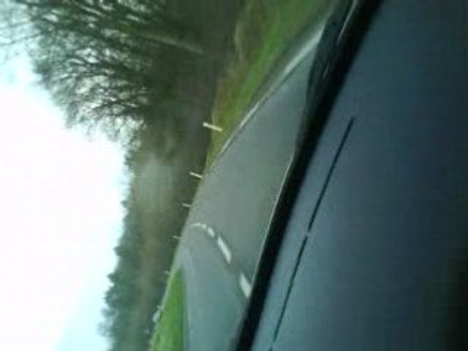 le claude en voiture