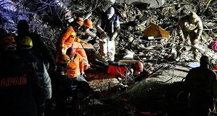 Enkaz altında kalan kadın 170 saat sonra kurtarıldı