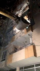 Depremde hasar gören apartmandan kedi kurtarıldı