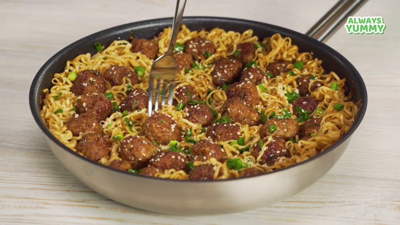 25 MIN DINNER! Asian-Style GLAZED MEATBALLS & NOODLES. Recipe by Always Yummy!