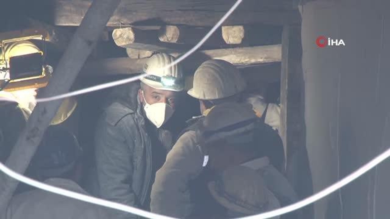 Depremin 8'inci gününde tıkırdı ile gelen umut... Anne ile bebeğine ulaşmaya çalışılıyor