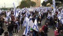 الآلاف يتظاهرون خارج البرلمان الإسرائيلي ضد تعديل النظام القضائي