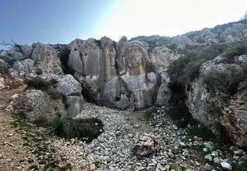 HATAY'DA HABİB-İ NECCAR DAĞI'NDAKİ CEHENNEM KAYIKÇISI KHARON MASKI SAPASAĞLAM