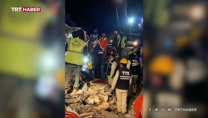 170. saatin mucizesini kurtaran madenci: 30 santimetrelik yere giriyoruz biz