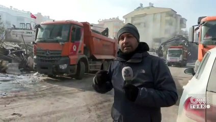 Yıkılan, yaşam belirtisi olmayan enkaz kaldırılıyor