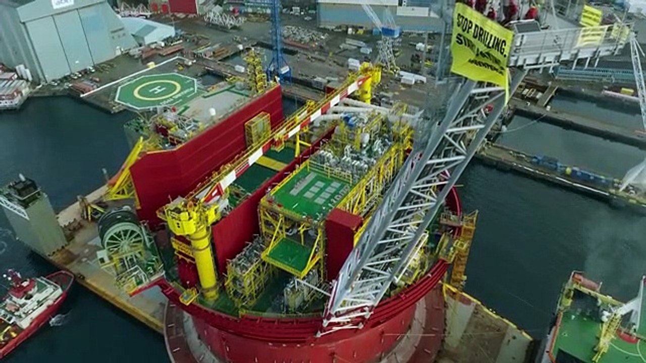 Legada del barco de Shell a Noruega con los activistas de Greenpeace