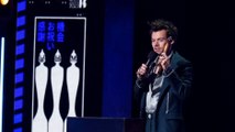 Harry Styles aux Brit Awards : il répond aux critiques sur son statut de « privilégié »