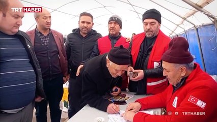 Mehmet amca umre parasını depremzedelere bağışladı