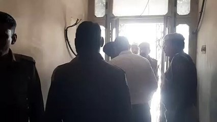 video: बैंक में पिस्टल तान कर लूटा कैश, लुटेरा फरार