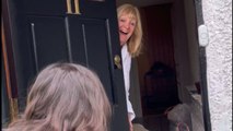 Woman surprises mum by returning home after 8 months of traveling, just in time for Christmas