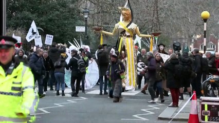 Download Video: „Karnevalsparade“ für WikiLeaks-Gründers Julian Assange