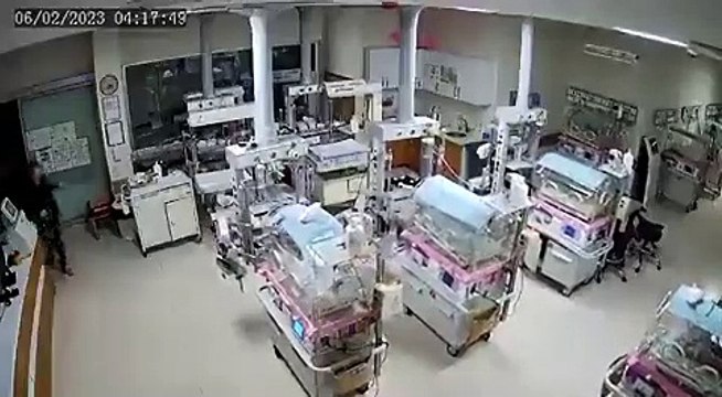 Terremoto in Turchia, il video delle infermiere eroiche: non fuggono, ma corrono a proteggere i neonati