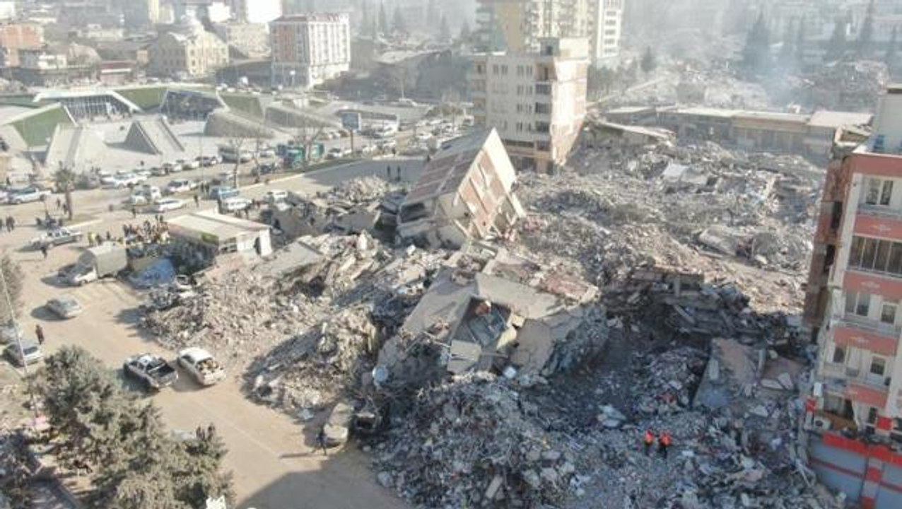 Depremin merkez üssü Kahramanmaraş'ta son durum böyle! Şehir koskoca enkaz yığını