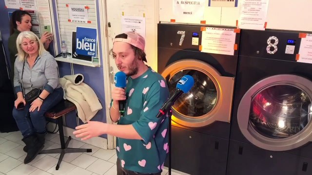 Thomas Santarelli, humoriste niçois, raconte une soirée de rencontres dans un bar gay