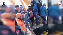 Çin ekibinden cansız çıkardıkları depremzedelere saygı duruşu