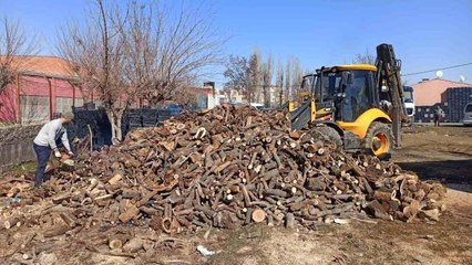 Siirt'ten deprem bölgesine ilk etapta 35 ton odun gönderilmeye başlandı