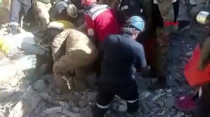 Adıyaman'da 7 yaşındaki bir çocuk, 177 saat sonra enkazdan kurtarıldı!