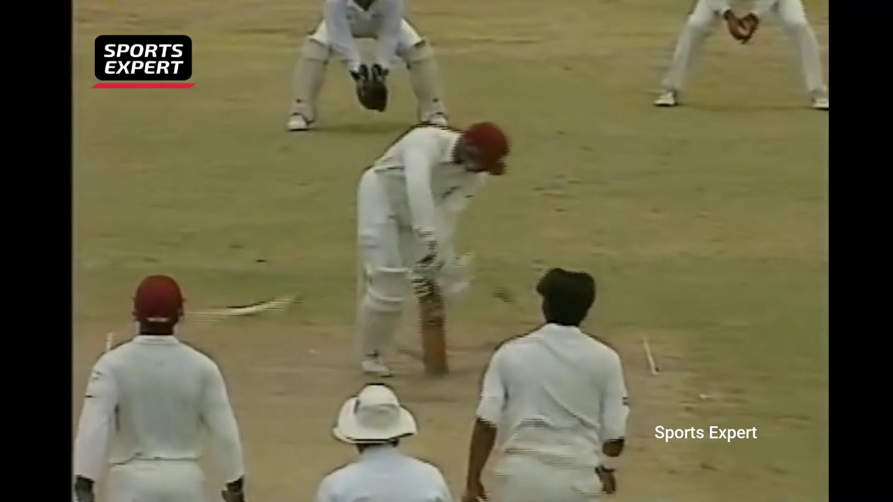 Wasim Akram Stumps Broken & Flying Fastest Swing Deliveries - Wasim Akram Best Bowling