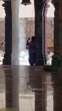 Hindutempel. Mit Eifer bei der Arbeit