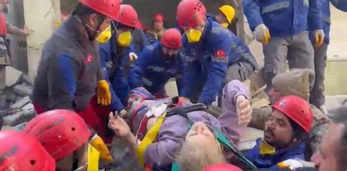 72 YAŞINDAKİ NURAY PRENİÇ 178'İNCİ SAATTE KURTARILDI