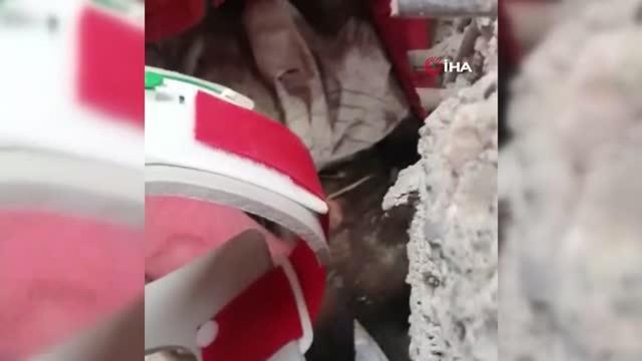 Enkaz altındaki depremzede: "Tozu gördüm moralim bozuldu, onu temizlemek lazım"