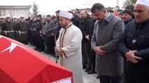 Depremde hayatını kaybeden Aksaraylı uzman çavuş ve ailesi toprağa verildi