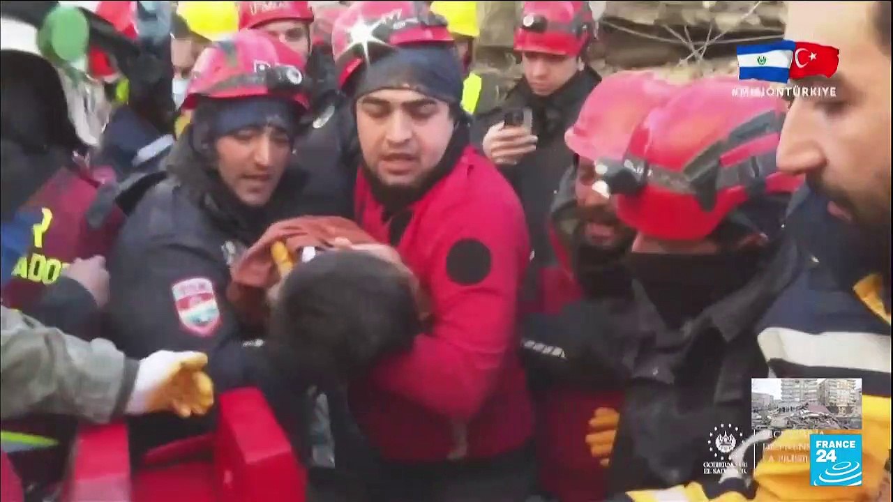 En Turquie, les opérations de secours laissent la place au déblayage