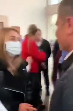 Depremzede sağlık çalışanı, Sağlık Bakanı Koca'ya derdini anlatmak istedi ama...